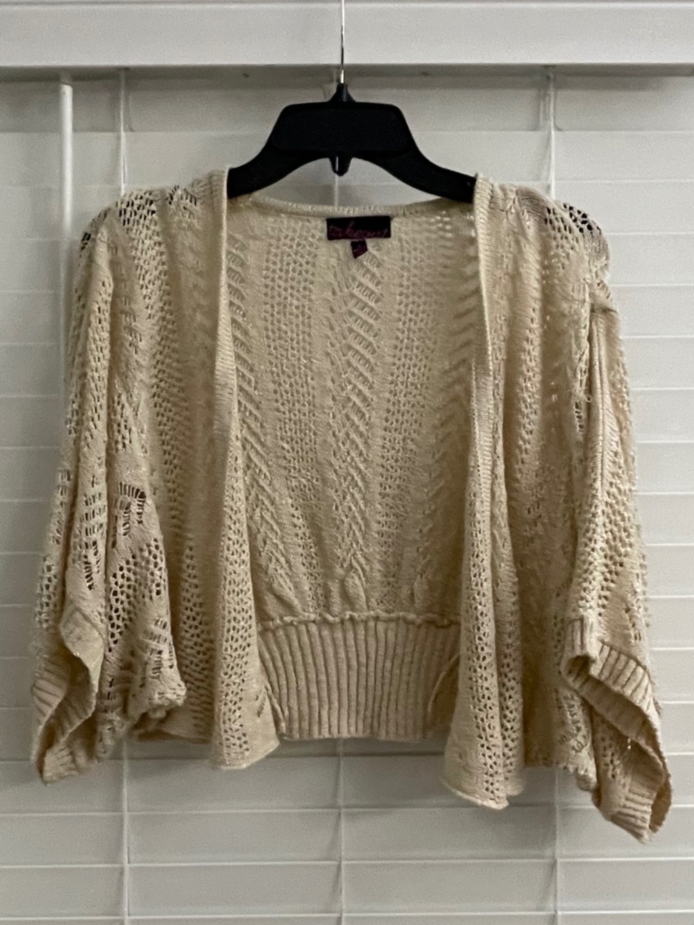 Takeout Shrug Size Medium Cream Color, Batwing Sleeves